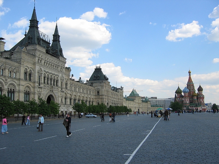015 GUM, St Basils Cathedral in Red Square.jpg